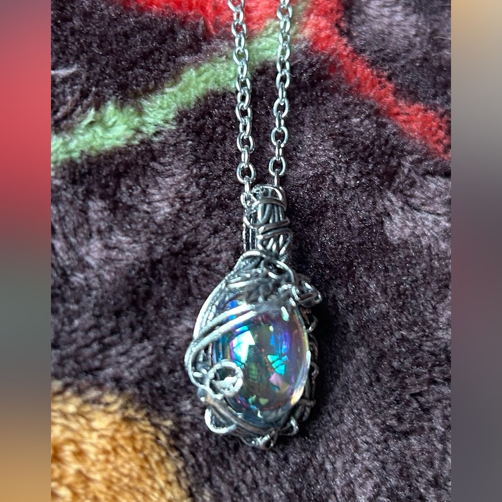 Iridescent Stone Pendent Necklace - Picture 2 of 5